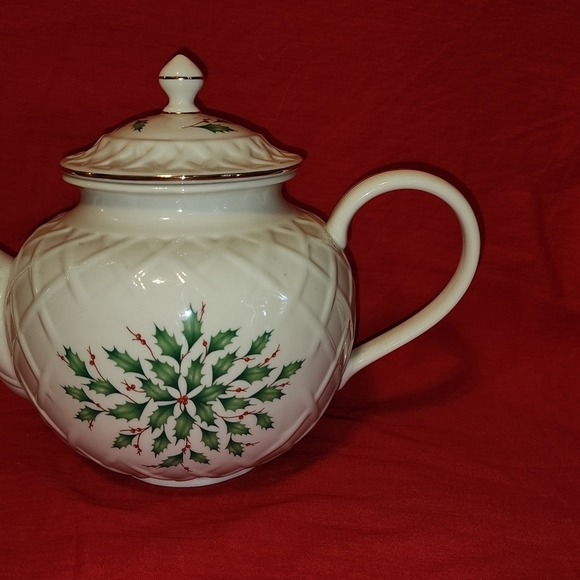Lenox Holiday Gold-Banded Carved Teapot - Picture 10 of 11